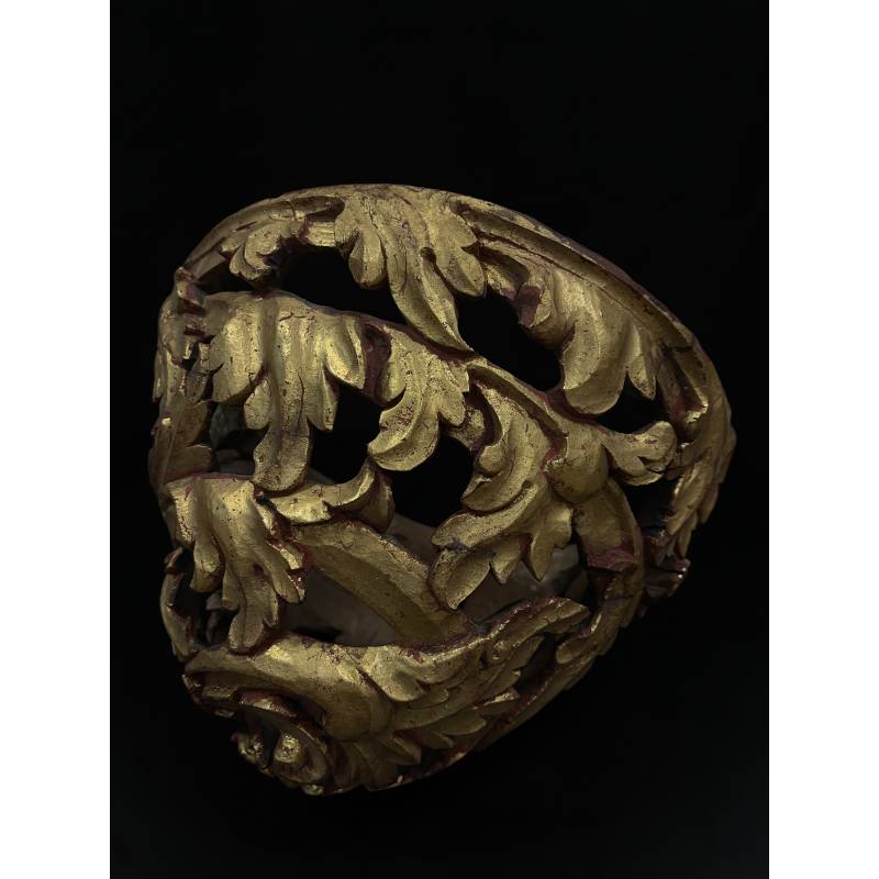 Round gilded lacquer wood carving with flower motif- 5402