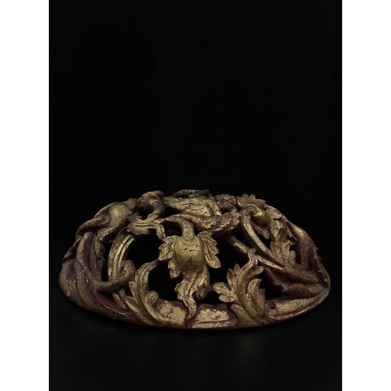 Oval gilded lacquer wood carving- 5404