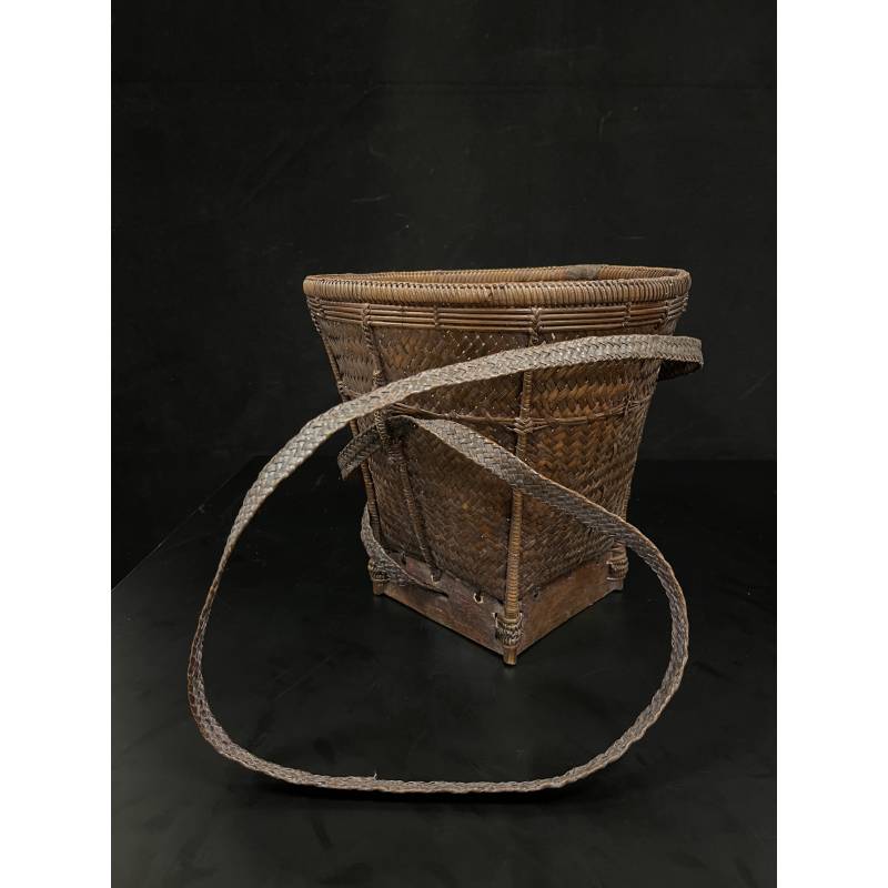 Old Laotian rattan basket- BS1246