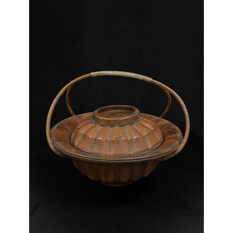 Old wooden basket with lid- CO268