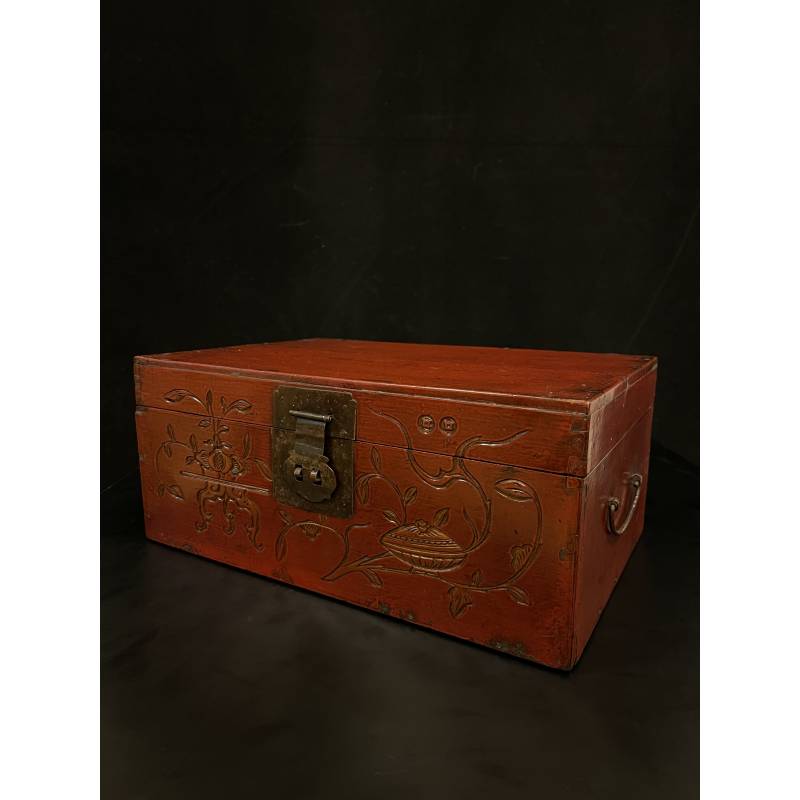 Red lacquer elm wood chest- Ms16311