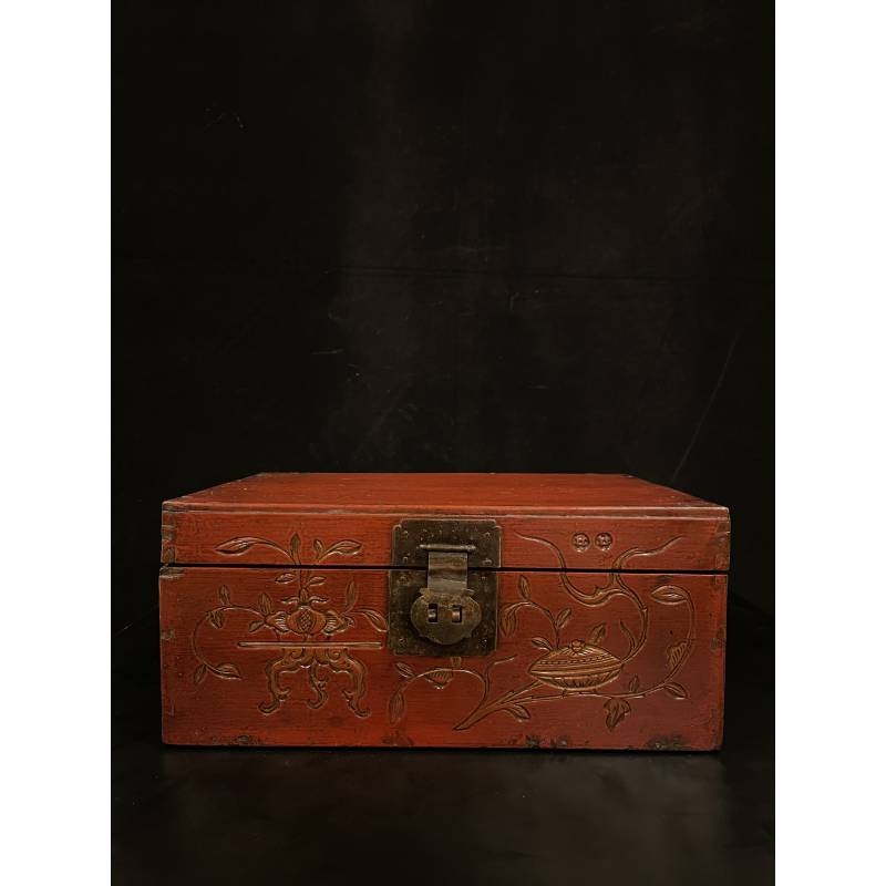 Red lacquer elm wood chest- Ms16311