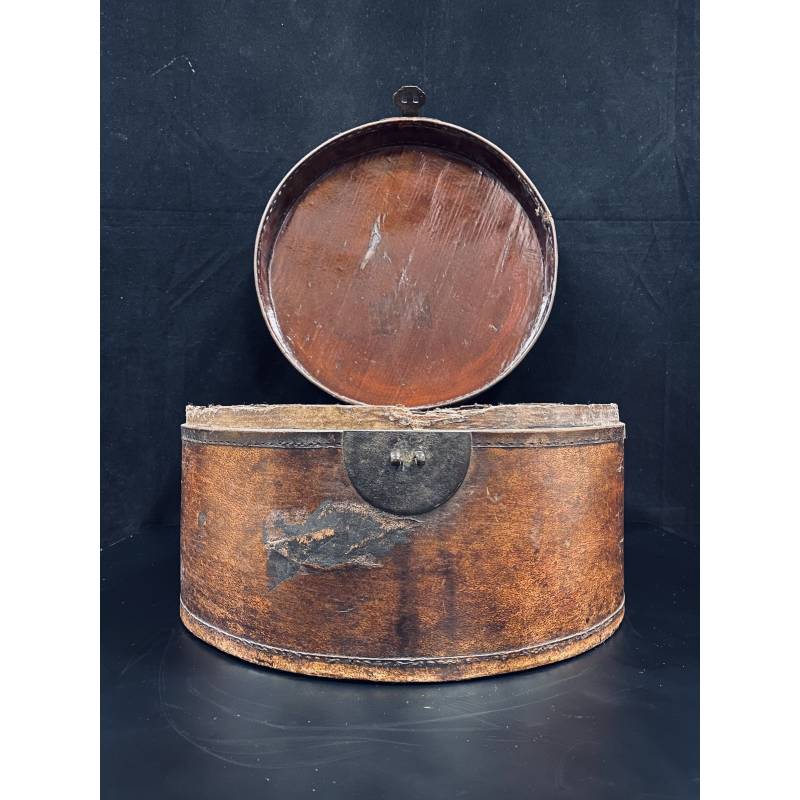 Round brown old leather wooden box- Ms16235