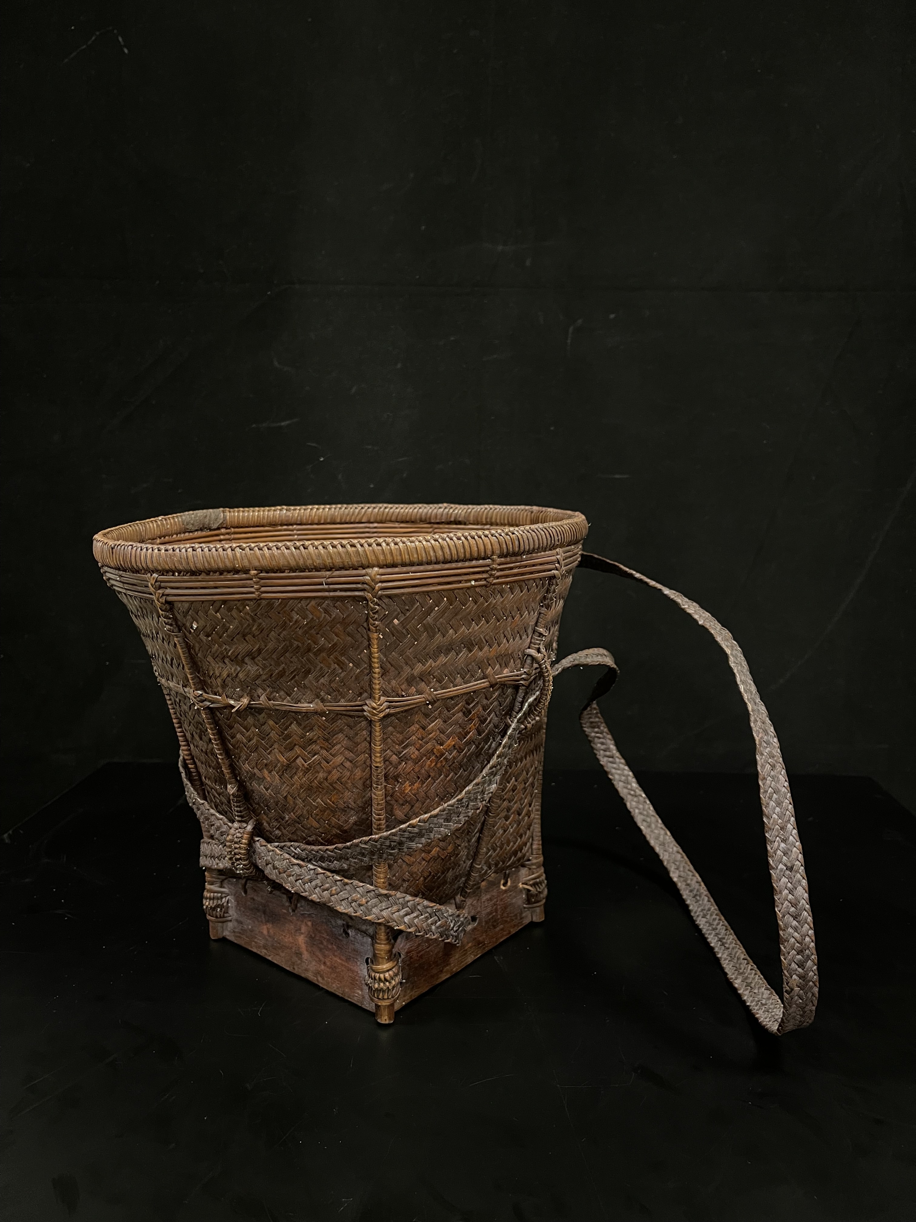 Old Laotian rattan basket- BS1246