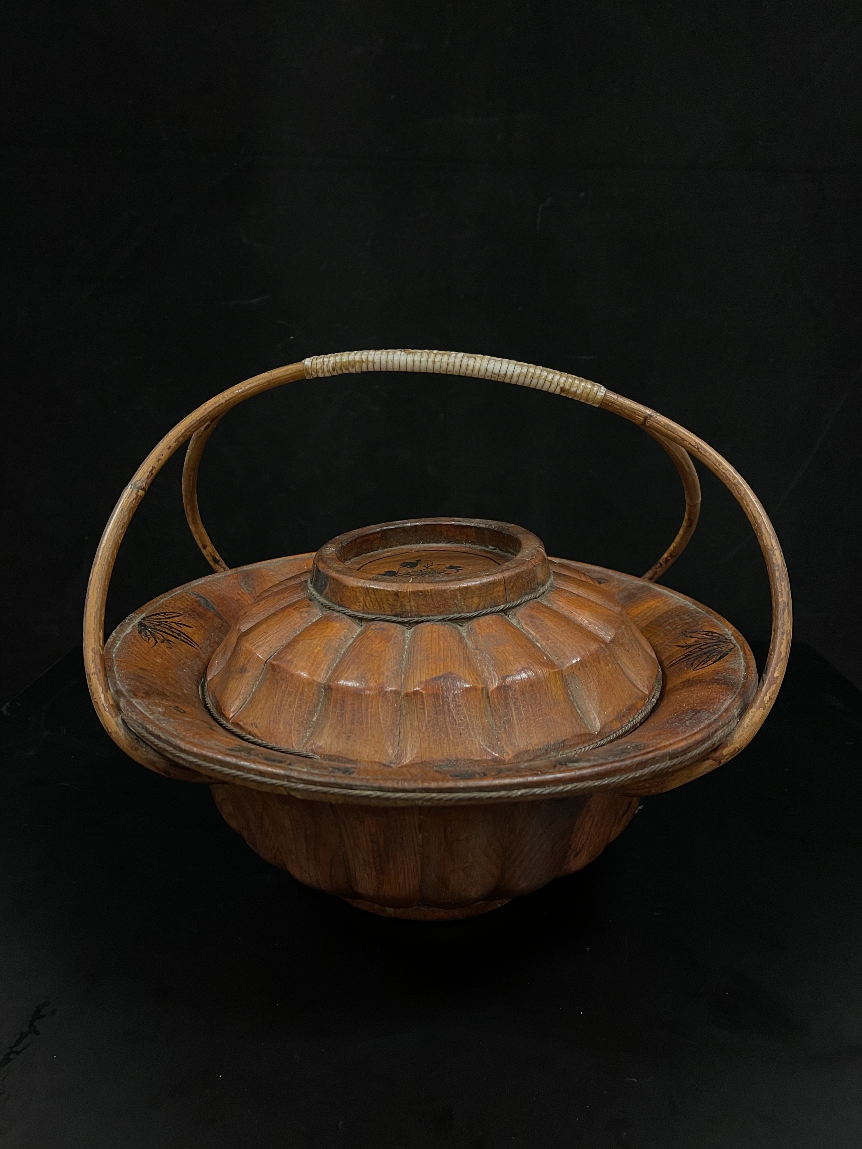 Old wooden basket with lid- CO268