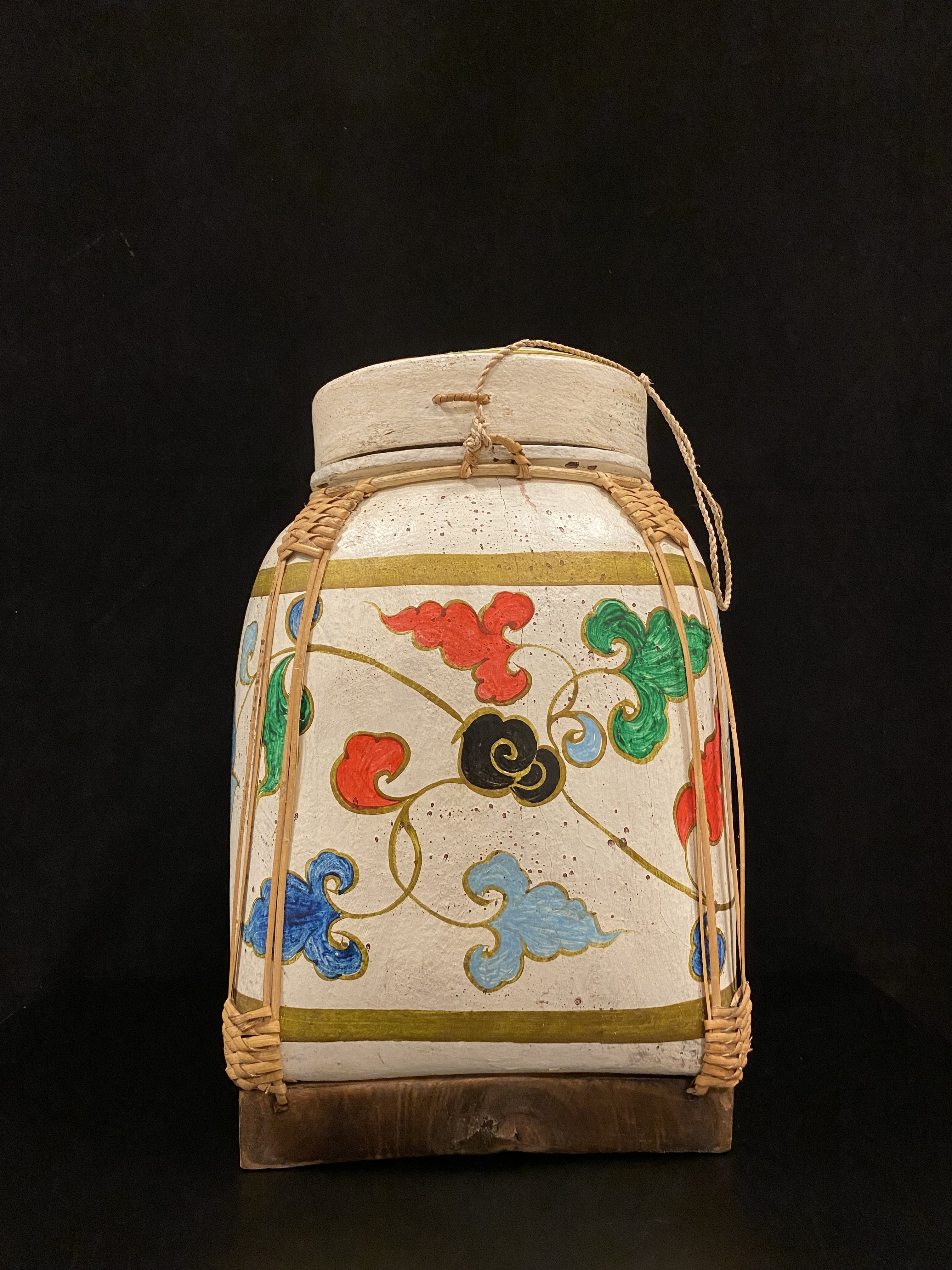 Large bamboo painted rice basket with flowers design- Ms16185