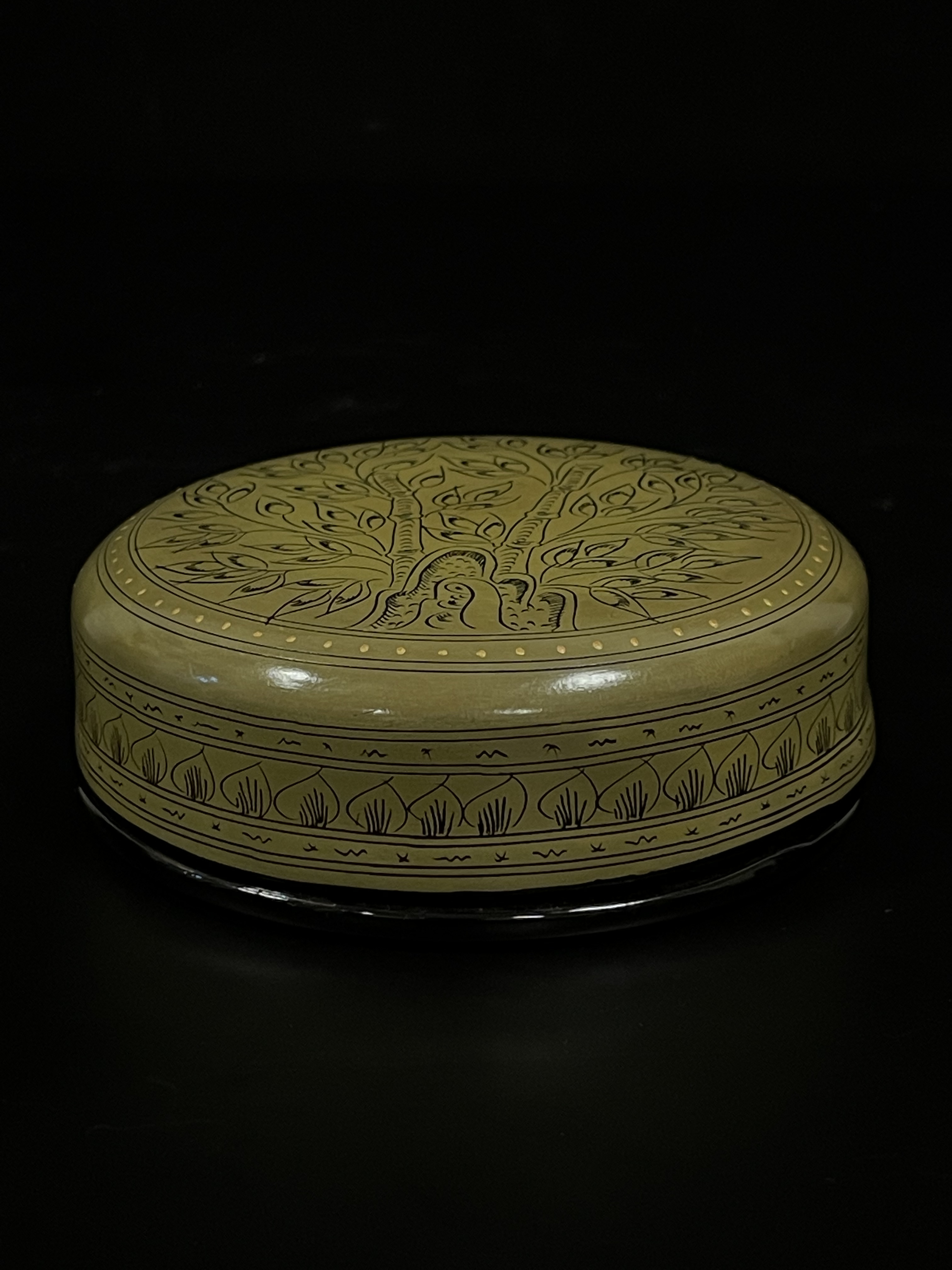 Bamboo lacquer powder box- Ms16493