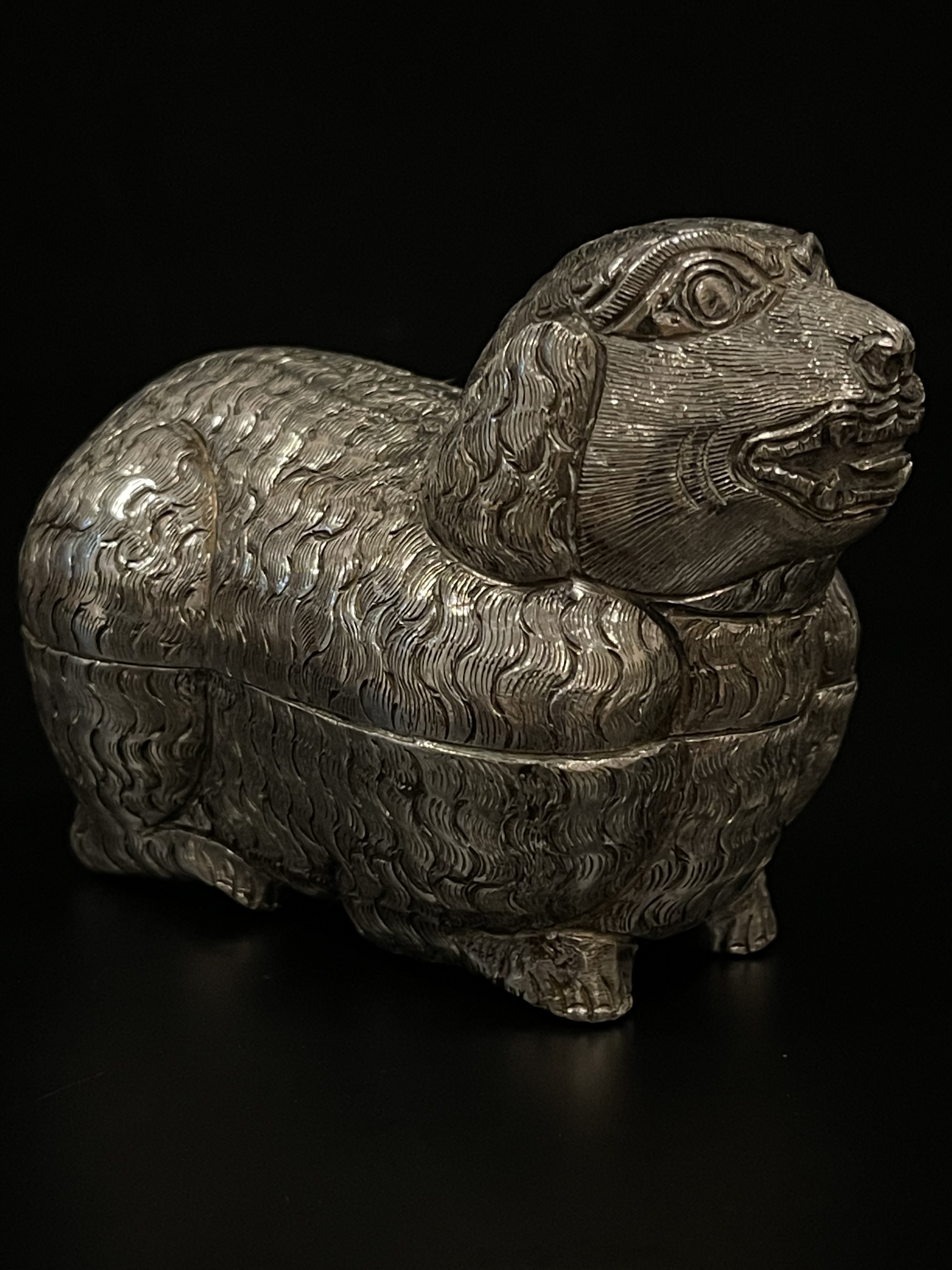 Silver lime box in a dog shape- Ms3802